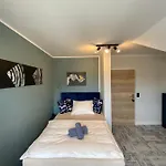 Aparthotel Besotel Mettmann- 20 2 Standorte 35 Schlafzimmer 29 Badezimmer 52 Betten Fuer 73 Gaeste 4*