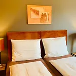 Besotel Mettmann- 20 2 Standorte 35 Schlafzimmer 29 Badezimmer 52 Betten Fuer 73 Gaeste Aparthotel