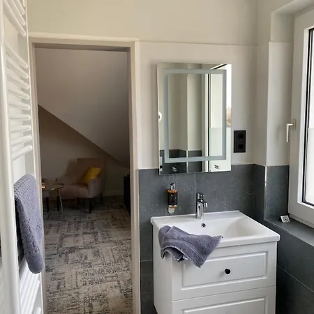 Aparthotel Besotel Mettmann-schicke Oder Nähe Golfplatz Gruiten Und Neandertal Mit Glasfaser Wlan Und Parkplatz-viele Schlafzimmer Mit Bad En