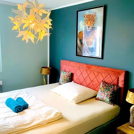Aparthotel Besotel Mettmann-schicke Oder Nähe Golfplatz Gruiten Und Neandertal Mit Glasfaser Wlan Und Parkplatz-viele Schlafzimmer Mit Bad En