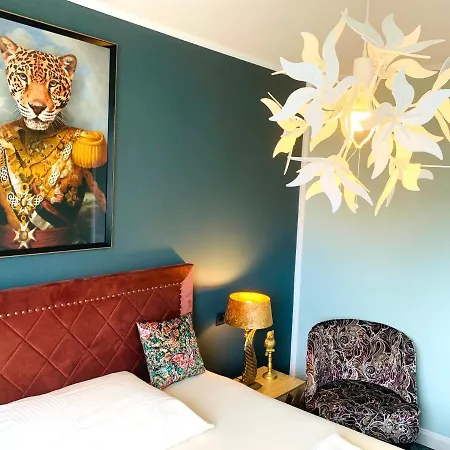 Besotel Mettmann- 20 2 Standorte 35 Schlafzimmer 29 Badezimmer 52 Betten Fuer 73 Gaeste Hotel apartamentowy 4*