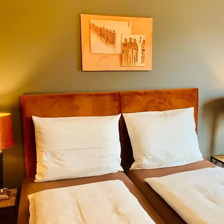 Besotel Mettmann-schicke Oder Naehe Golfplatz Gruiten Und Neandertal Mit Glasfaser Wlan Und Parkplatz-viele Schlafzimmer Mit Bad En Aparthotel
