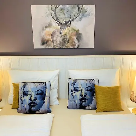 Besotel Mettmann- 20 2 Standorte 35 Schlafzimmer 29 Badezimmer 52 Betten Fuer 73 Gaeste 4*