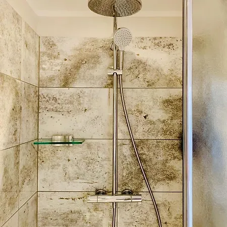 Appart hôtel Besotel Mettmann- 20 2 Standorte 35 Schlafzimmer 29 Badezimmer 52 Betten Fuer 73 Gaeste 4*