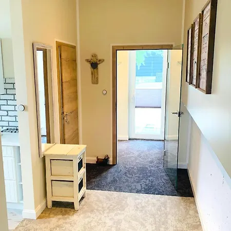 Besotel Mettmann- 20 2 Standorte 35 Schlafzimmer 29 Badezimmer 52 Betten Fuer 73 Gaeste