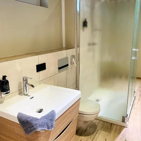 Hotel apartamentowy Besotel Mettmann- 20 2 Standorte 35 Schlafzimmer 29 Badezimmer 52 Betten Fuer 73 Gaeste