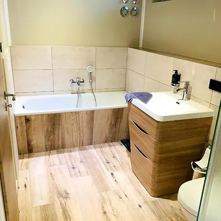 Besotel Mettmann- 20 2 Standorte 35 Schlafzimmer 29 Badezimmer 52 Betten Fuer 73 Gaeste Mettmann