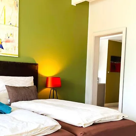 Besotel Mettmann-schicke Oder Naehe Golfplatz Gruiten Und Neandertal Mit Glasfaser Wlan Und Parkplatz-viele Schlafzimmer Mit Bad En Aparthotel 2*