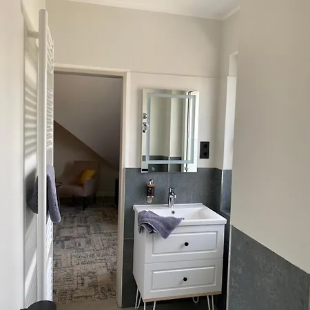 Besotel Mettmann- 20 2 Standorte 35 Schlafzimmer 29 Badezimmer 52 Betten Fuer 73 Gaeste Mettmann