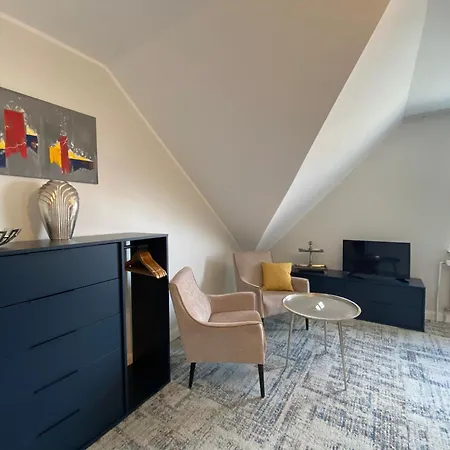 Besotel Mettmann- 20 2 Standorte 35 Schlafzimmer 29 Badezimmer 52 Betten Fuer 73 Gaeste 4* Mettmann