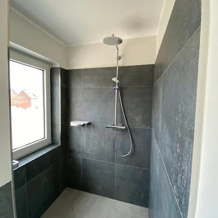 Besotel Mettmann- 20 2 Standorte 35 Schlafzimmer 29 Badezimmer 52 Betten Fuer 73 Gaeste Lägenhetshotell