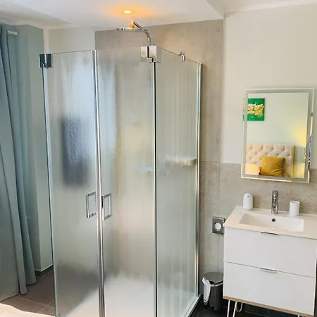 Besotel Mettmann- 20 2 Standorte 35 Schlafzimmer 29 Badezimmer 52 Betten Fuer 73 Gaeste 4* Mettmann