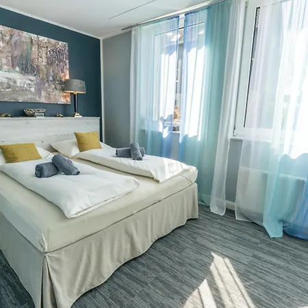 Besotel Mettmann-schicke Oder Naehe Golfplatz Gruiten Und Neandertal Mit Glasfaser Wlan Und Parkplatz-viele Schlafzimmer Mit Bad En Aparthotel Mettmann