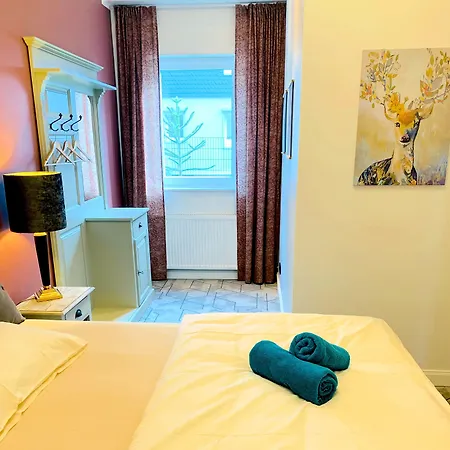Besotel Mettmann-schicke Oder Nähe Golfplatz Gruiten Und Neandertal Mit Glasfaser Wlan Und Parkplatz-viele Schlafzimmer Mit Bad En Aparthotel 4*