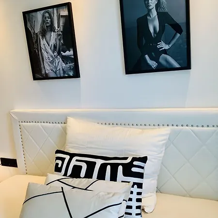 Besotel Mettmann- 20 2 Standorte 35 Schlafzimmer 29 Badezimmer 52 Betten Fuer 73 Gaeste 4*