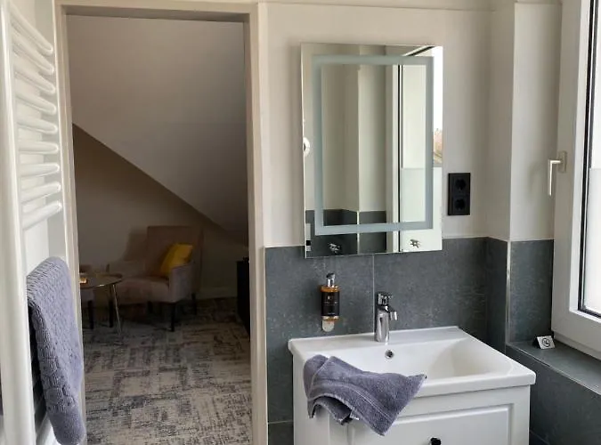 Aparthotel Besotel Mettmann- 20 2 Standorte 35 Schlafzimmer 29 Badezimmer 52 Betten Fuer 73 Gaeste