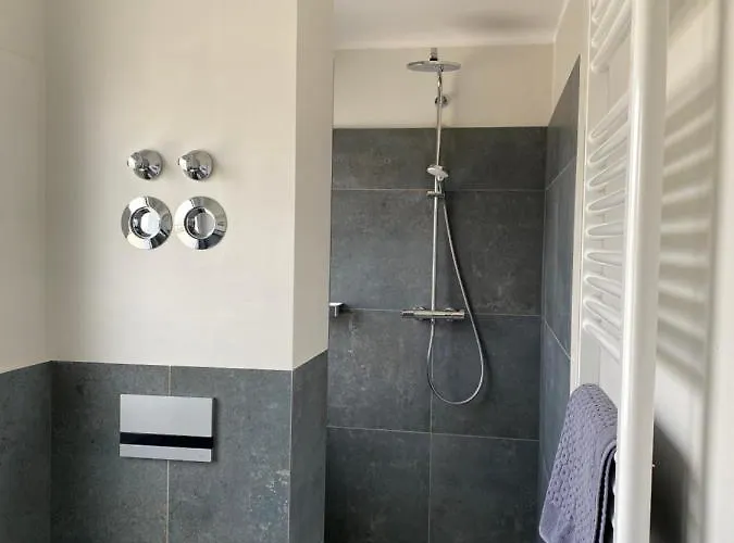 Besotel Mettmann- 20 2 Standorte 35 Schlafzimmer 29 Badezimmer 52 Betten Fuer 73 Gaeste Aparthotel 4*