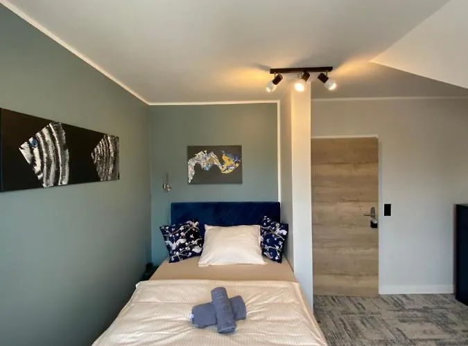 Aparthotel Besotel Mettmann- 20 2 Standorte 35 Schlafzimmer 29 Badezimmer 52 Betten Fuer 73 Gaeste 4*
