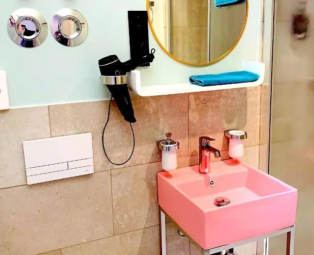 Aparthotel Besotel Mettmann- 20 2 Standorte 35 Schlafzimmer 29 Badezimmer 52 Betten Fuer 73 Gaeste 4*