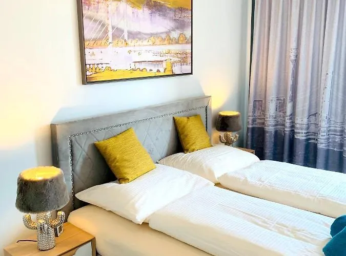 Besotel Mettmann- 20 2 Standorte 35 Schlafzimmer 29 Badezimmer 52 Betten Fuer 73 Gaeste 公寓式酒店 梅特曼