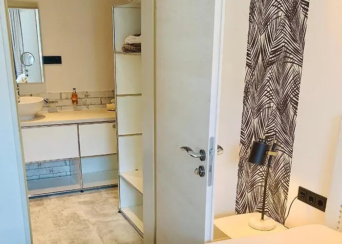 Besotel Mettmann- 20 2 Standorte 35 Schlafzimmer 29 Badezimmer 52 Betten Fuer 73 Gaeste 4* Mettmann