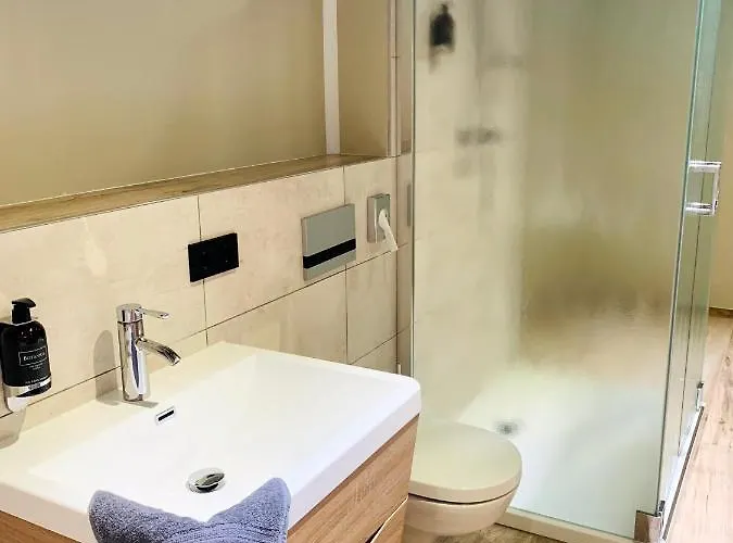 Aparthotel Besotel Mettmann- 20 2 Standorte 35 Schlafzimmer 29 Badezimmer 52 Betten Fuer 73 Gaeste