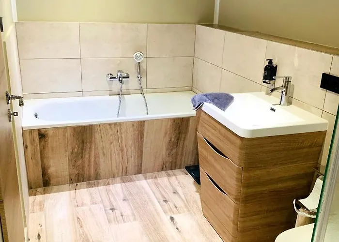 Besotel Mettmann- 20 2 Standorte 35 Schlafzimmer 29 Badezimmer 52 Betten Fuer 73 Gaeste 梅特曼