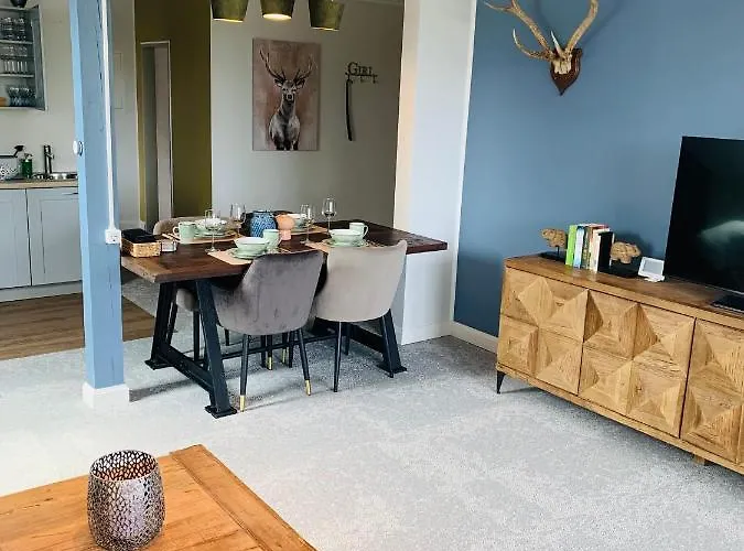 Besotel Mettmann- 20 2 Standorte 35 Schlafzimmer 29 Badezimmer 52 Betten Fuer 73 Gaeste מלון דירות 4*