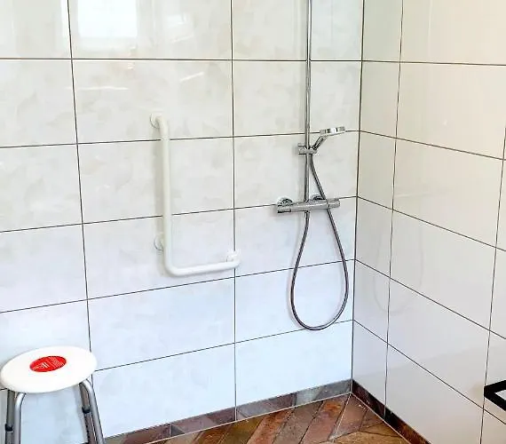 Aparthotel Besotel Mettmann- 20 2 Standorte 35 Schlafzimmer 29 Badezimmer 52 Betten Fuer 73 Gaeste Mettmann