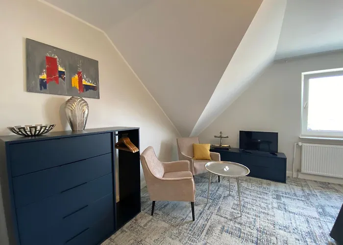 Besotel Mettmann- 20 2 Standorte 35 Schlafzimmer 29 Badezimmer 52 Betten Fuer 73 Gaeste 4* 梅特曼