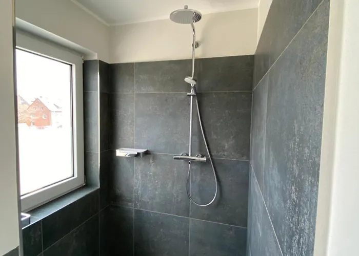 Besotel Mettmann- 20 2 Standorte 35 Schlafzimmer 29 Badezimmer 52 Betten Fuer 73 Gaeste מלון דירות