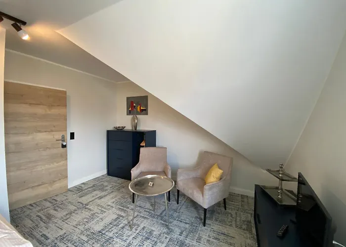 Aparthotel Besotel Mettmann- 20 2 Standorte 35 Schlafzimmer 29 Badezimmer 52 Betten Fuer 73 Gaeste