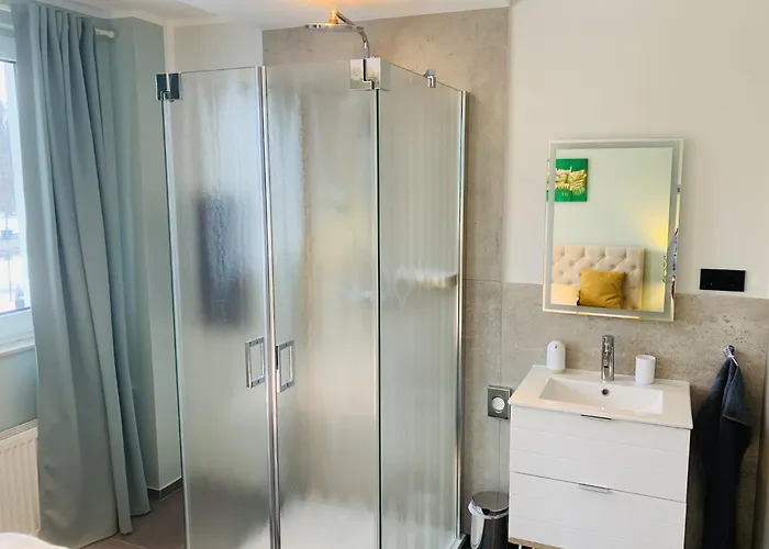 Besotel Mettmann- 20 2 Standorte 35 Schlafzimmer 29 Badezimmer 52 Betten Fuer 73 Gaeste 4* 梅特曼