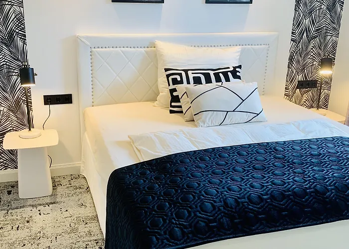 Besotel Mettmann- 20 2 Standorte 35 Schlafzimmer 29 Badezimmer 52 Betten Fuer 73 Gaeste 4* 梅特曼